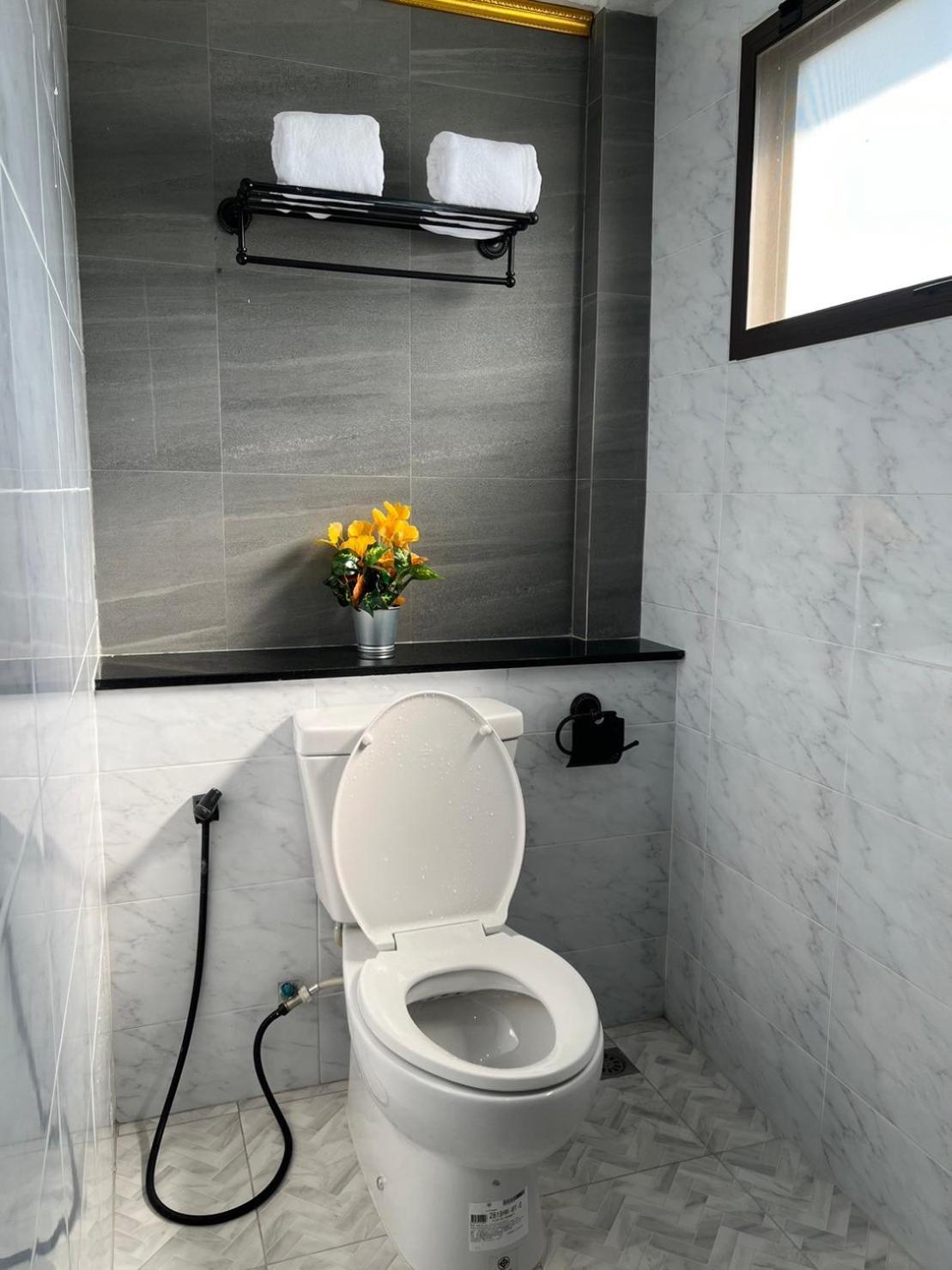 Quinstel Hostel กรุงเทพมหานคร ภายนอก รูปภาพ